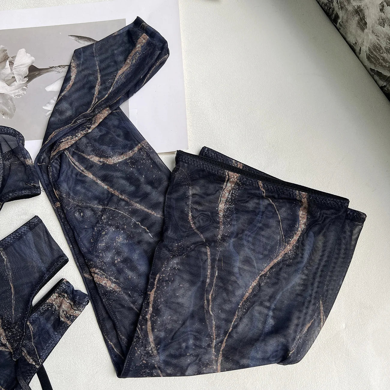 Conjunto de lencería de malla con guantes y medias Carla-Diabolique.es