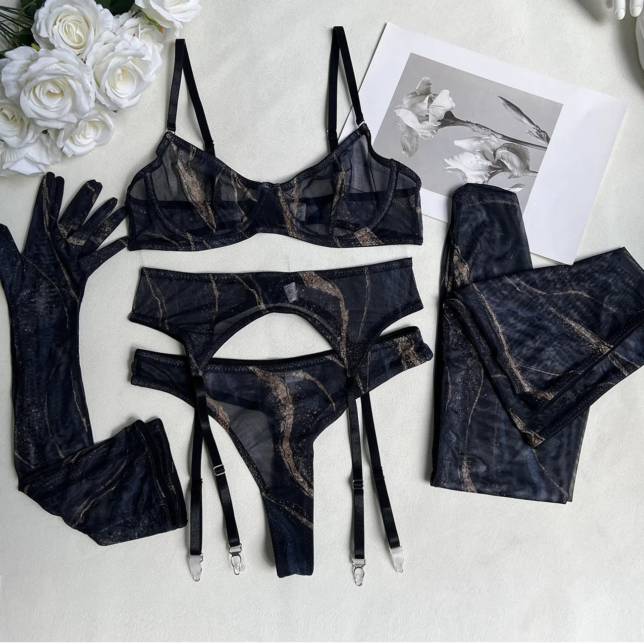 Conjunto de lencería de malla con guantes y medias Carla-Diabolique.es