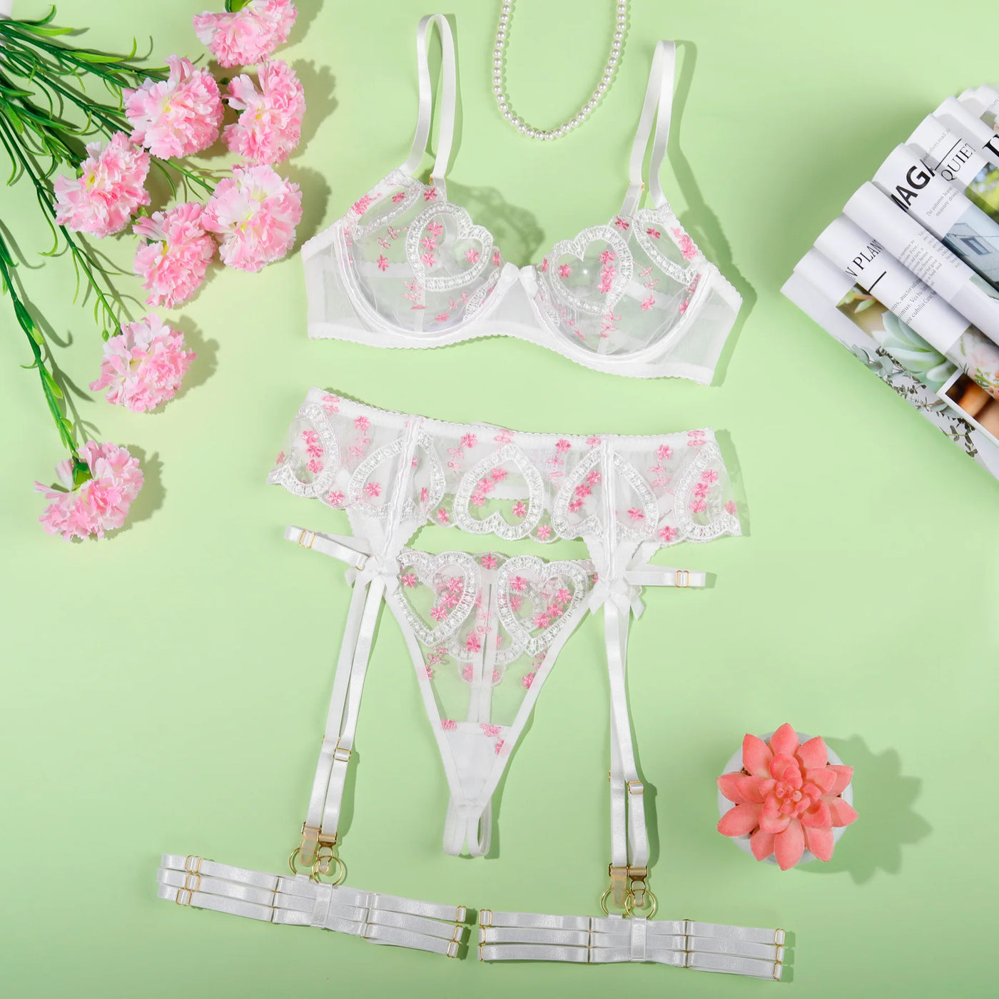 Conjunto de lencería de encaje con bordado de corazoncitos Lynn