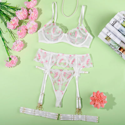Conjunto de lencería de encaje con bordado de corazoncitos Lynn