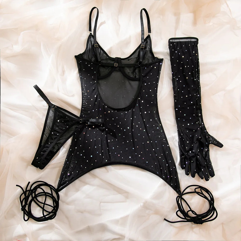 Vestido de malla con guantes y ribete brillante