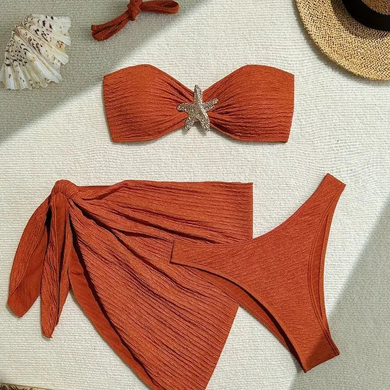 Biquini con pareo y estrella de mar
