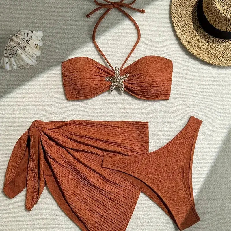 Biquini con pareo y estrella de mar
