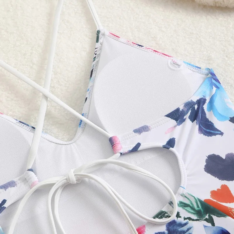 Bañador con estampado y tirantes cruzados