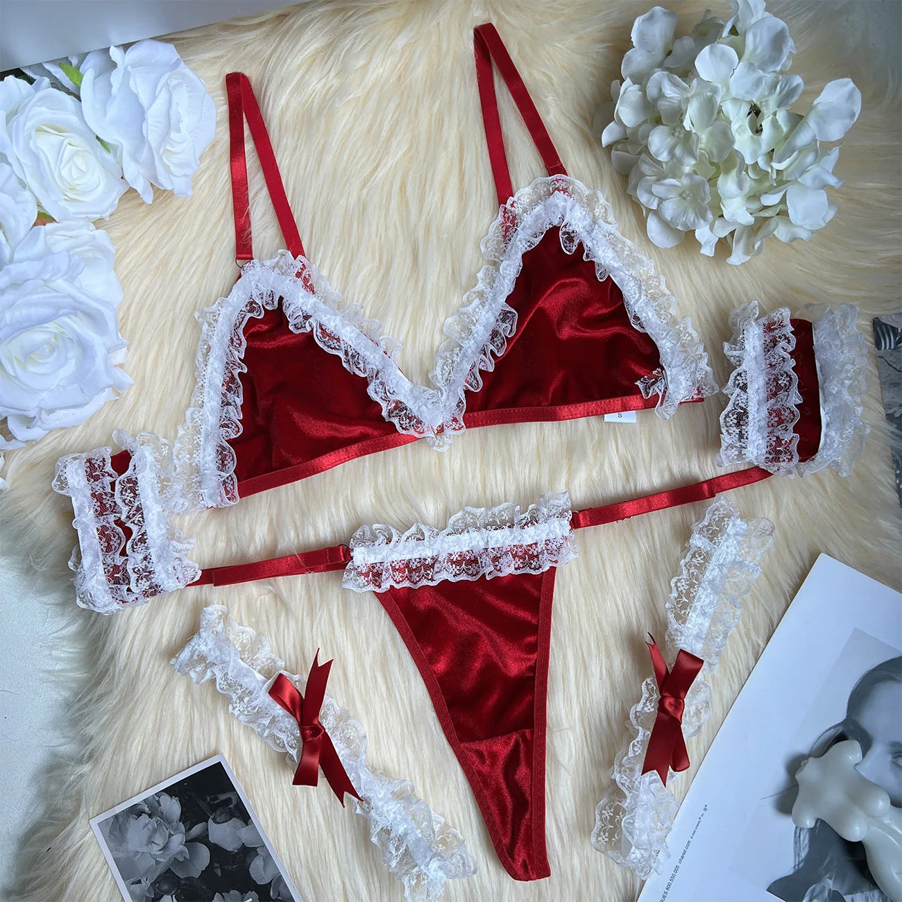 Conjunto de lencería de terciopelo con franja de volantes Zara