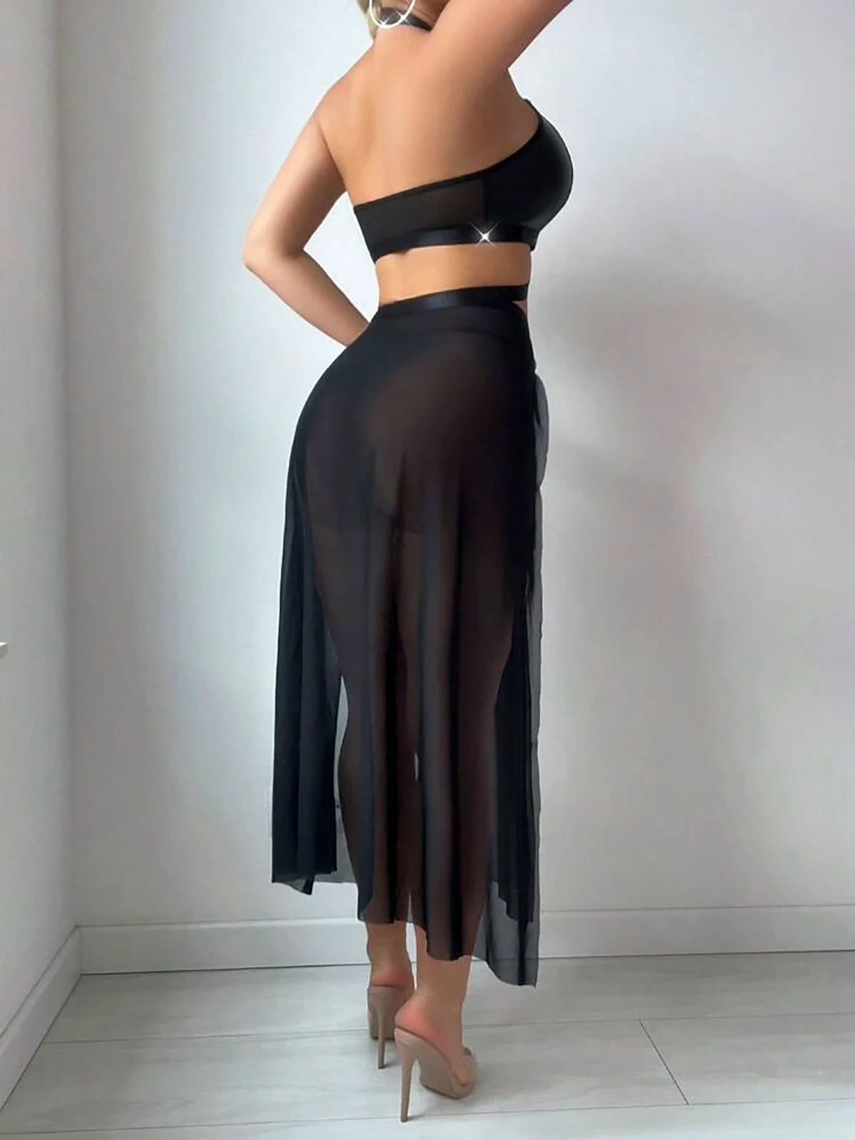 Conjunto de lencería con falda maxi y cadenas Ava