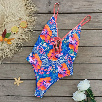 Bañador azul con estampado y espalda descubierta