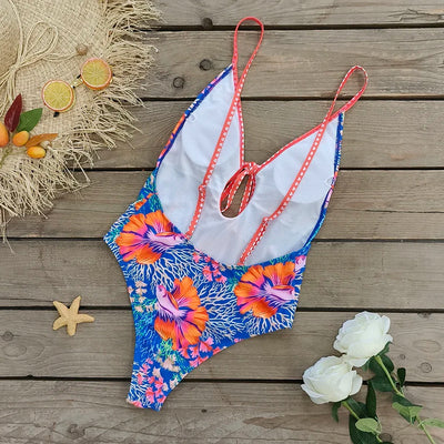 Bañador azul con estampado y espalda descubierta
