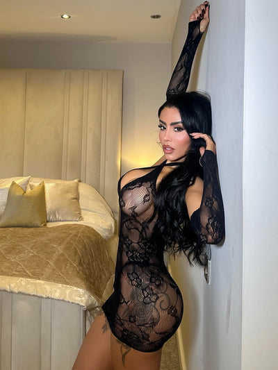 Vestido de encaje con escote profundo