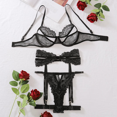 Conjunto de lencería de encaje con recortes sensuales Wendy
