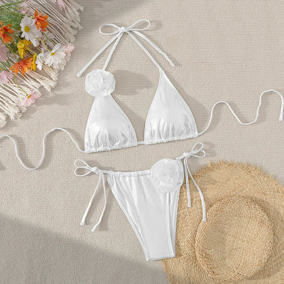Traje de baño de dos piezas con efecto metálico y rosas