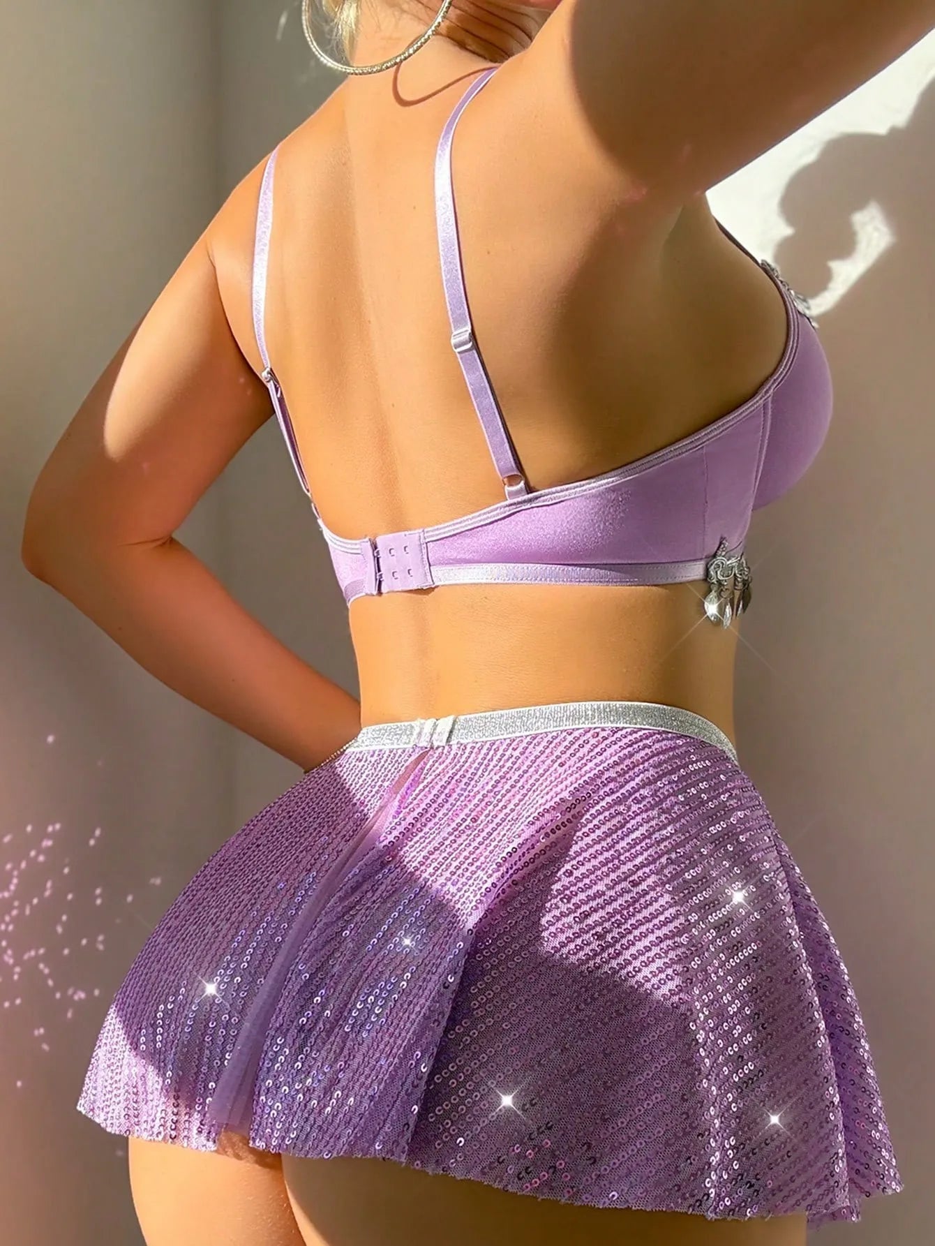 Conjunto de lencería brillante con minifalda Iris